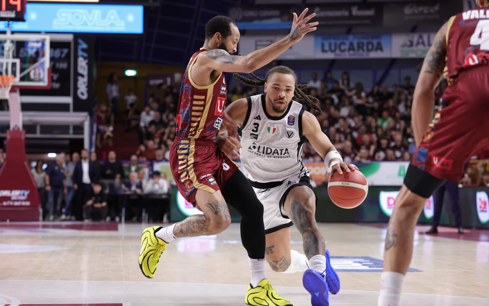 Azione di gioco tra Venezia e Virtus Bologna
