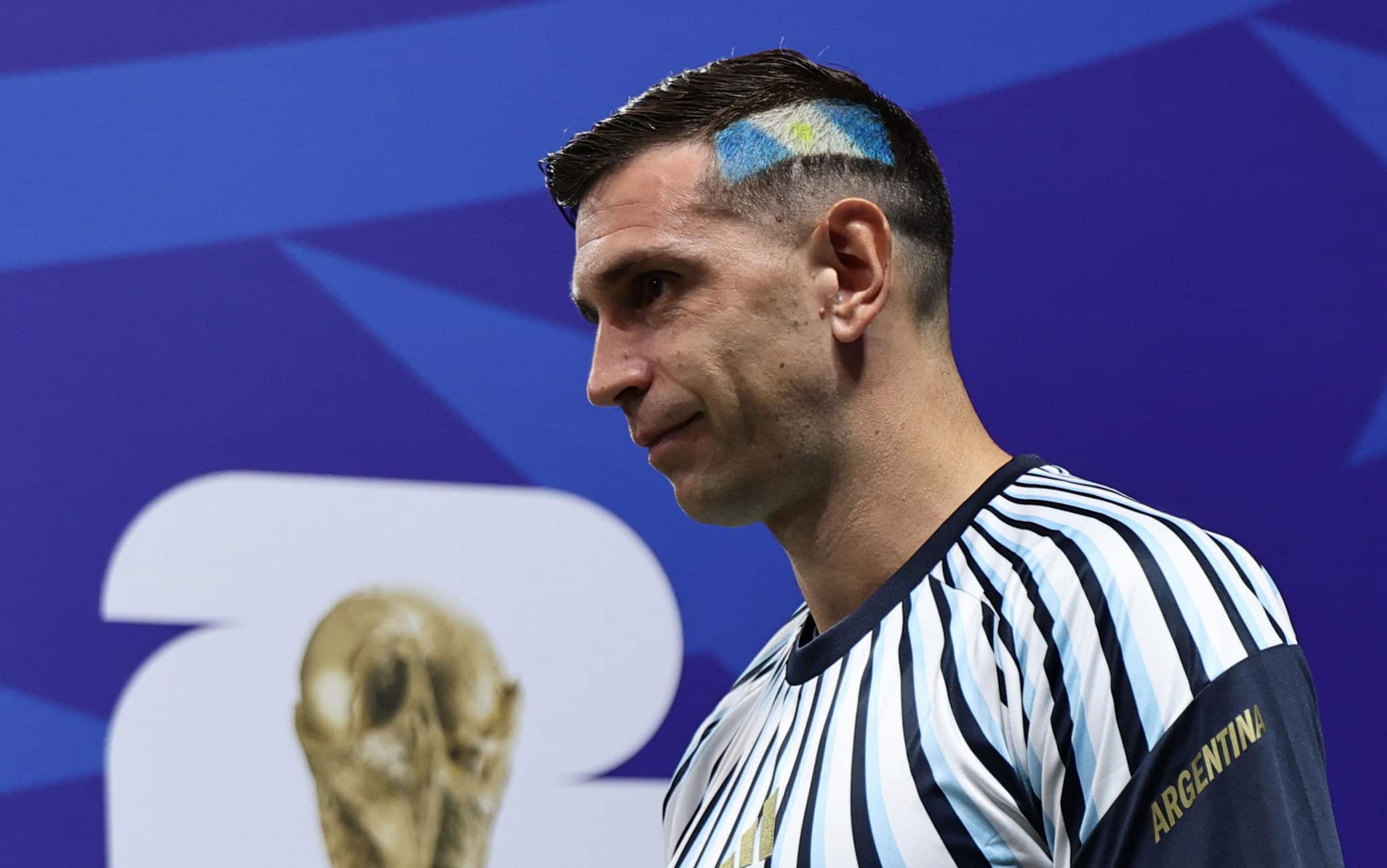 Dibu Martinez, l'Aston Villa manda un segnale alla Juve: "Rimarrà con noi"