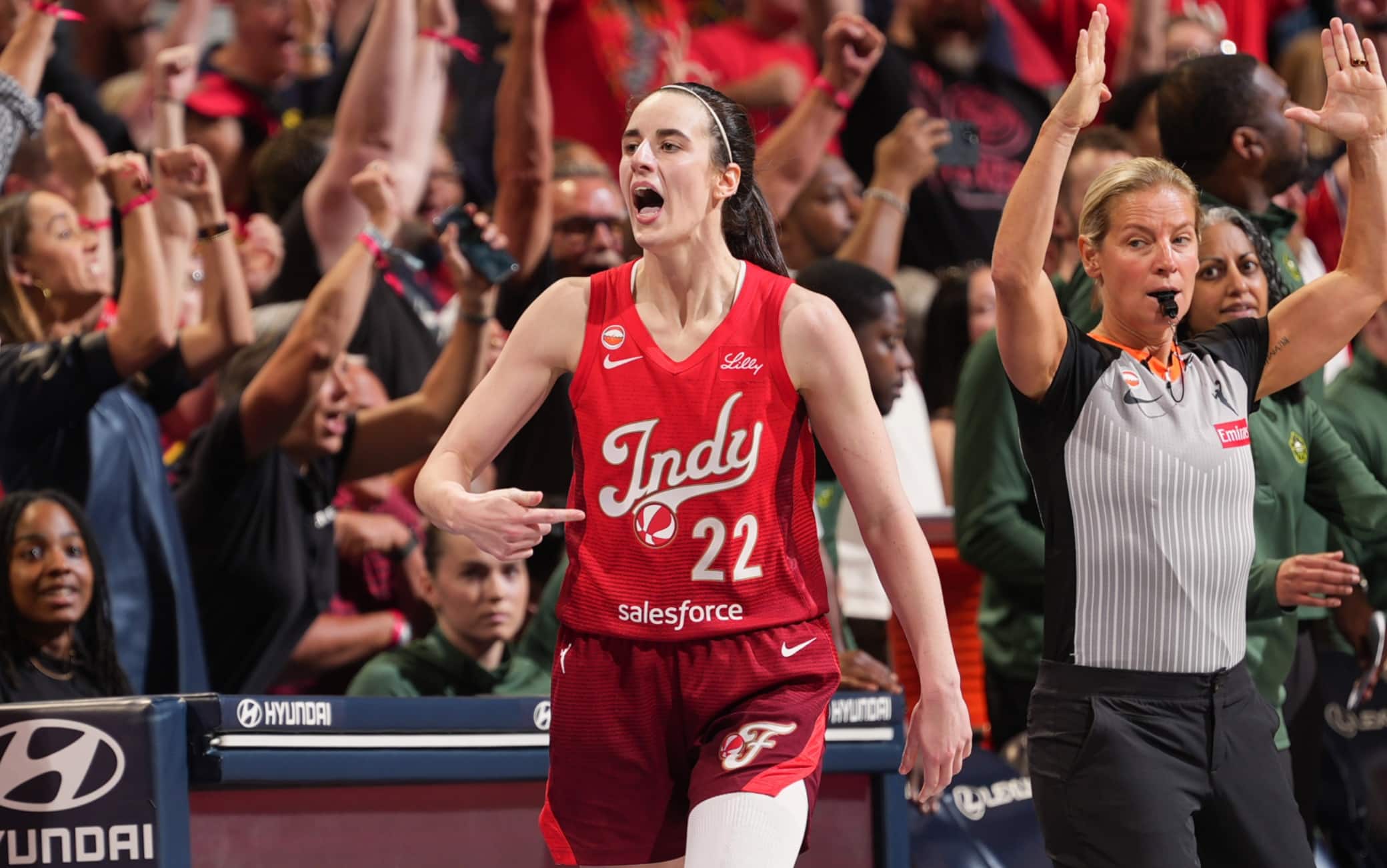 WNBA, Caitlin Clark da record: 45 punti e 10 assist come mai nessuna nella storia