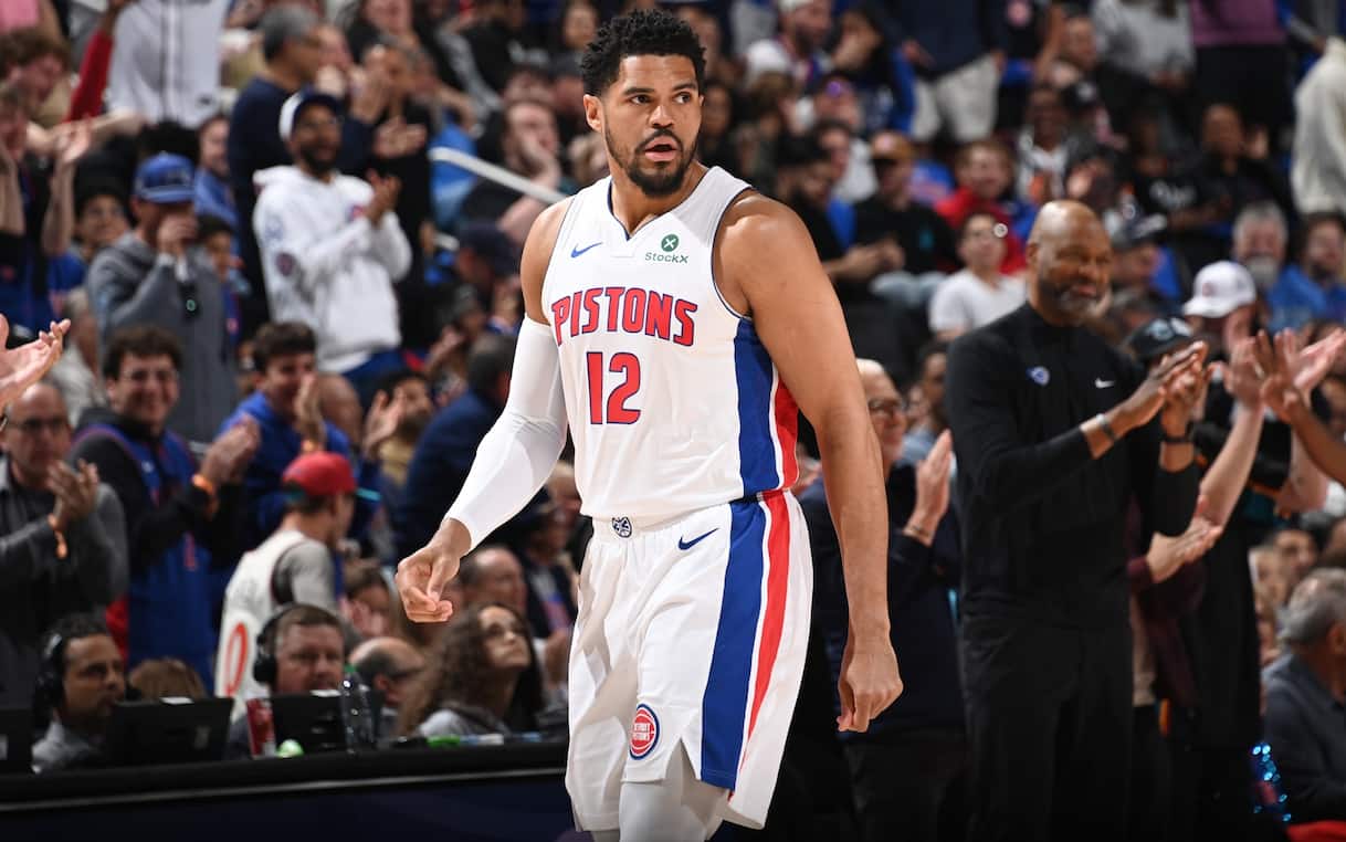 https://sport.sky.it/assets/images/7fd7b173ef579335fc5888826c2be52f8c5d4cf5/skysport/it/nba/2026/05/03/nba-risultati-partite-playoff-notte-4-maggio-video/Tobias_Harris_Getty_Detroit_Pistons.jpg?im=Resize,width=1218