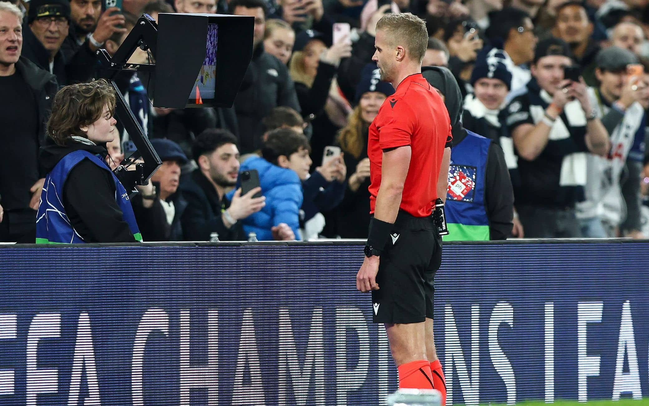 Uefa, le nuove linee guida del Var su seconde ammonizioni e identità errata