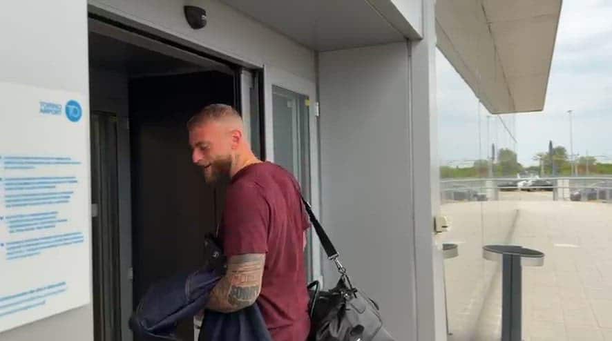 Di Gregorio in partenza da Caselle verso il Bournemouth