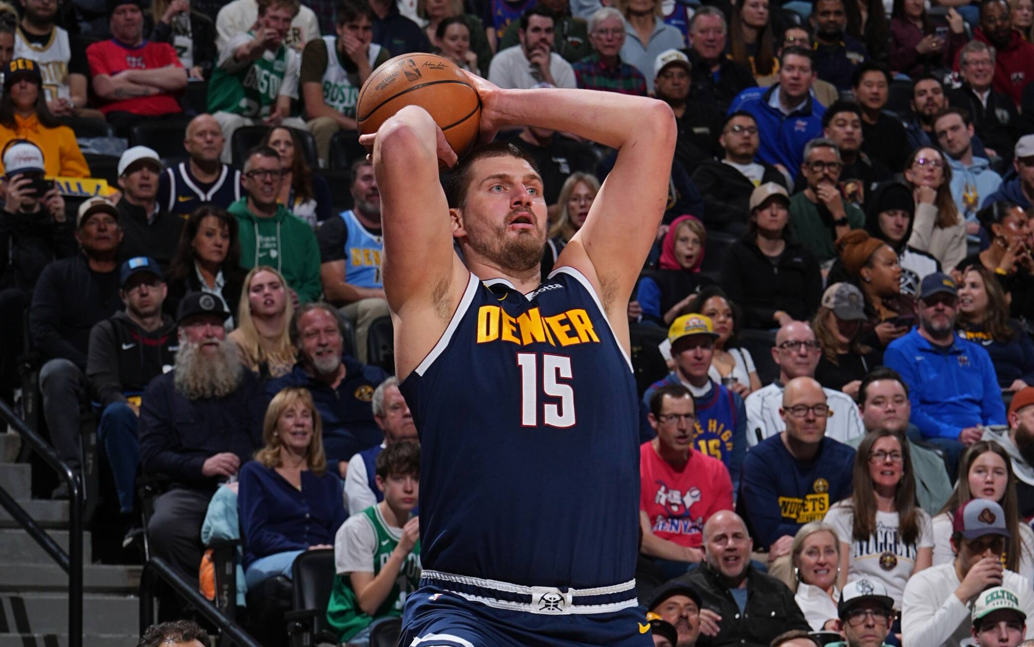 NBA, 24 secondi di grande difesa e poi arriva Jokic: canestro assurdo sulla sirena. VIDEO