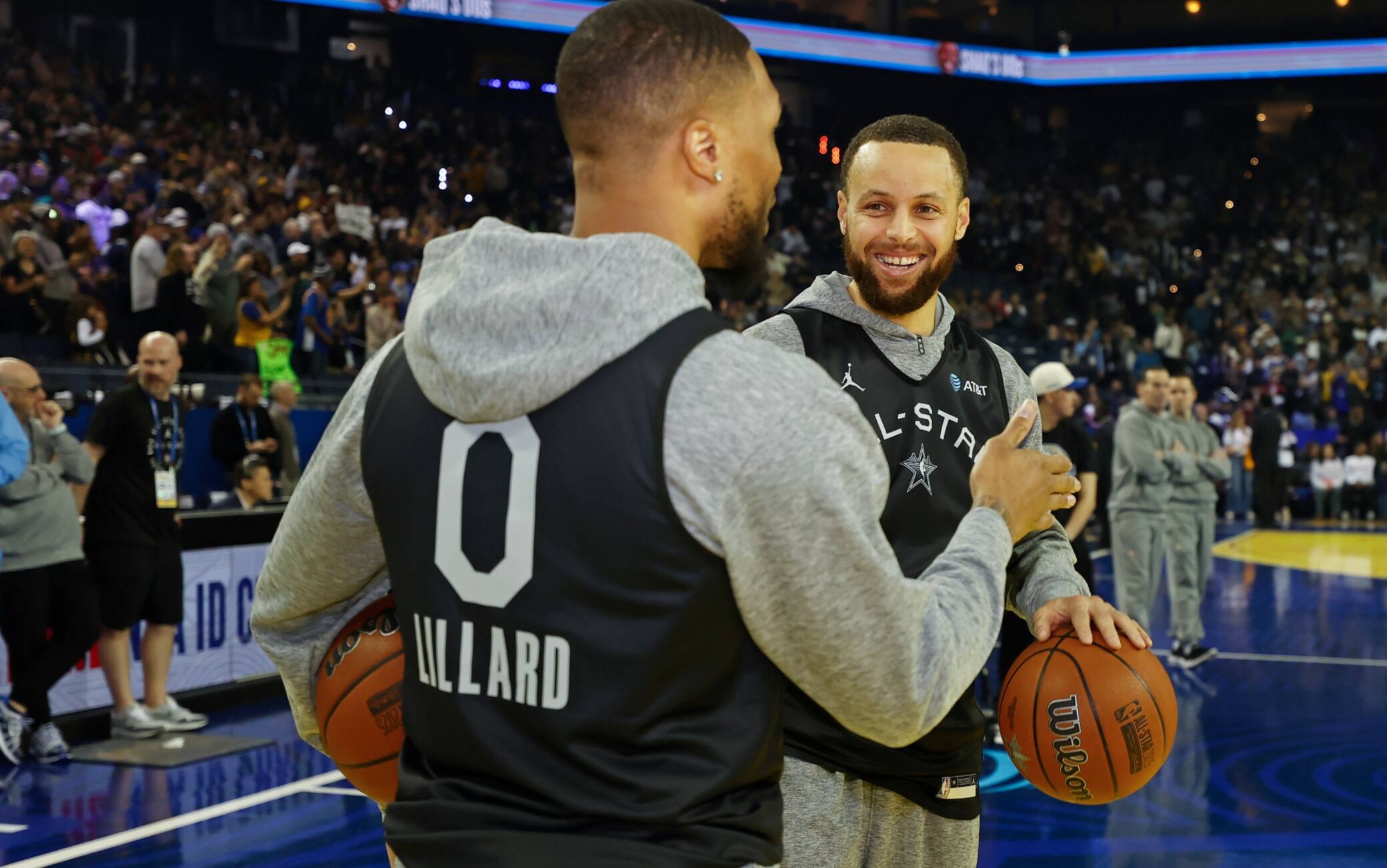  NBA, Lillard lancia la sfida a Curry: "Io, te, Klay e Booker alla gara del tiro da tre"