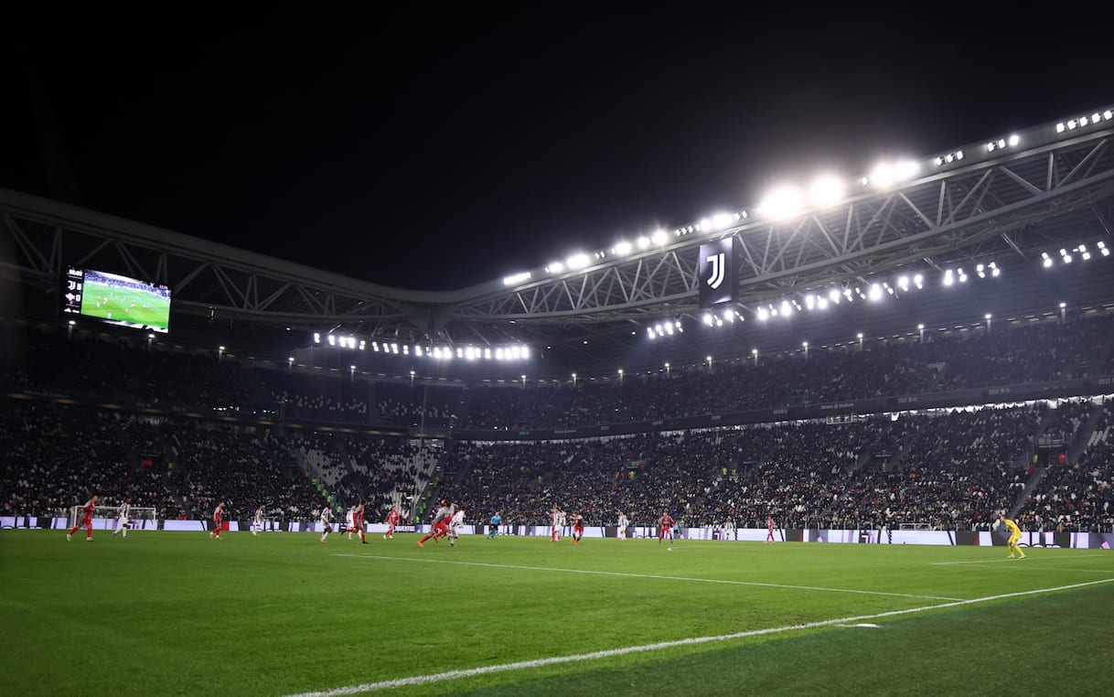 https://sport.sky.it/assets/images/8188b7e6ffb30a101da91ed70e0eed780791ea02/skysport/it/calcio/serie-a/2026/01/15/juventus-cremonese-tifosi-dormono-allianz-stadium-arresto/allianz_getty.jpg?im=Resize,width=1218