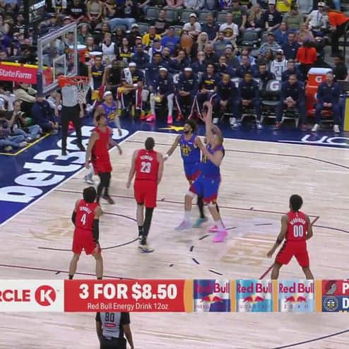 NBA, tripla doppia di Nikola Jokic contro Portland
