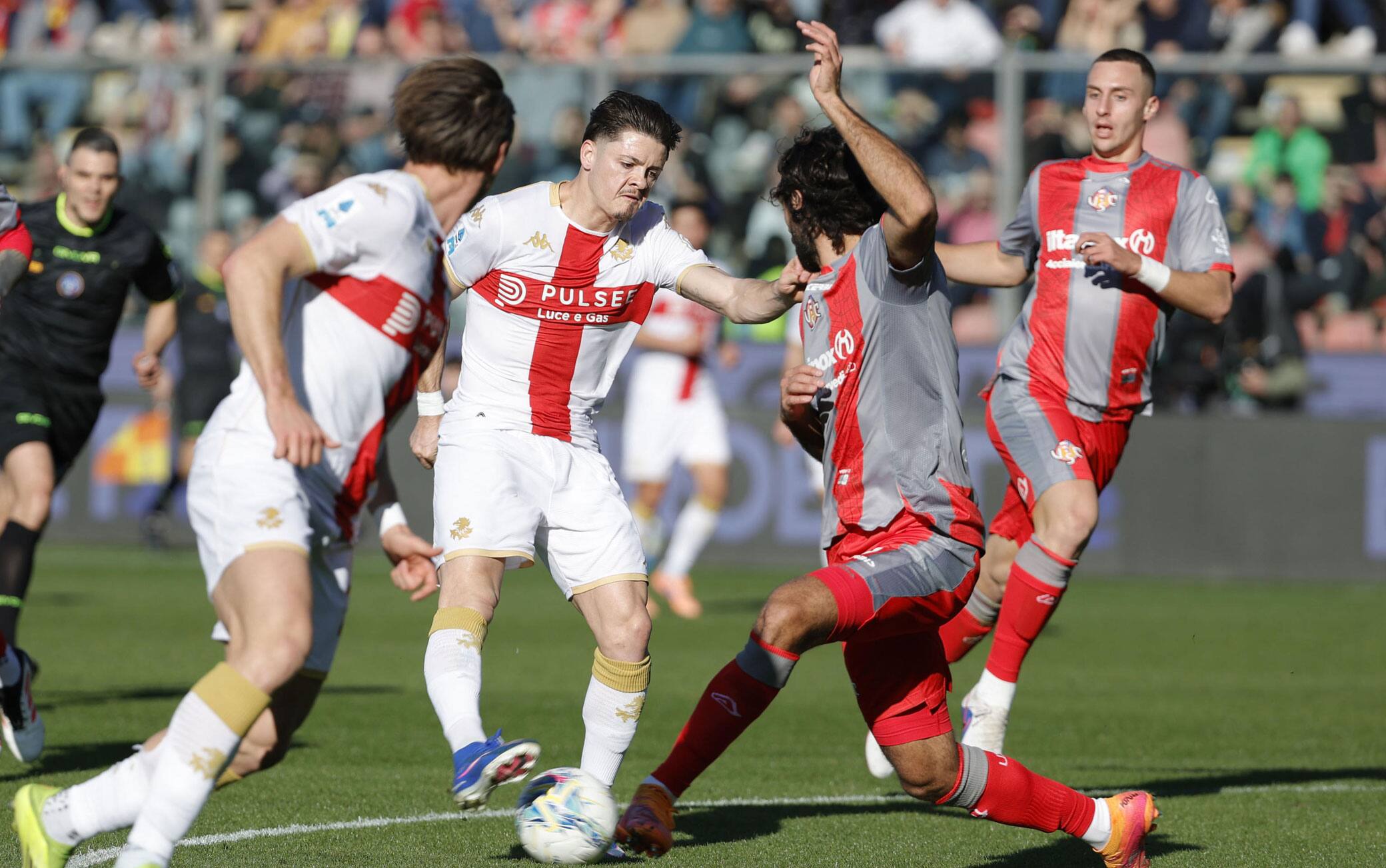 Cremonese-Genoa 0-0, nessun gol e poche emozioni nello scontro salvezza