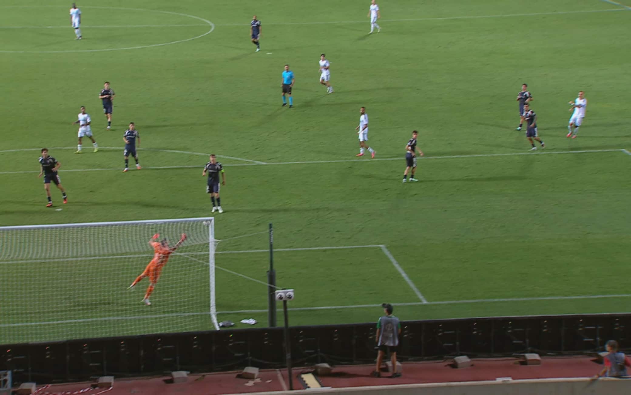 Europa League, eurogol o papera di Radu? Balkovec decide Omonia-Celta Vigo. VIDEO