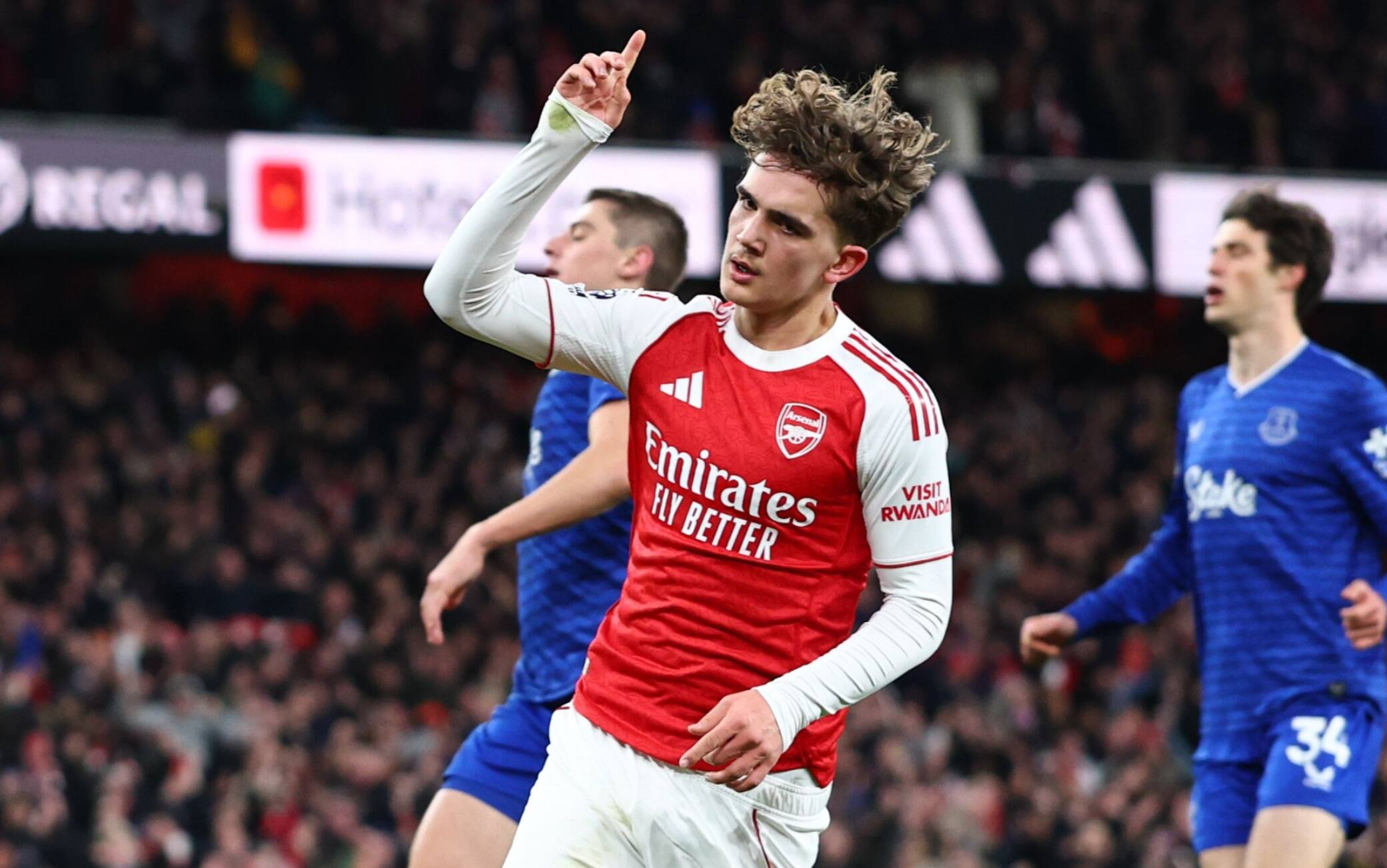 Dowman, gol in Arsenal-Everton: è il più giovane marcatore di sempre in Premier. Video