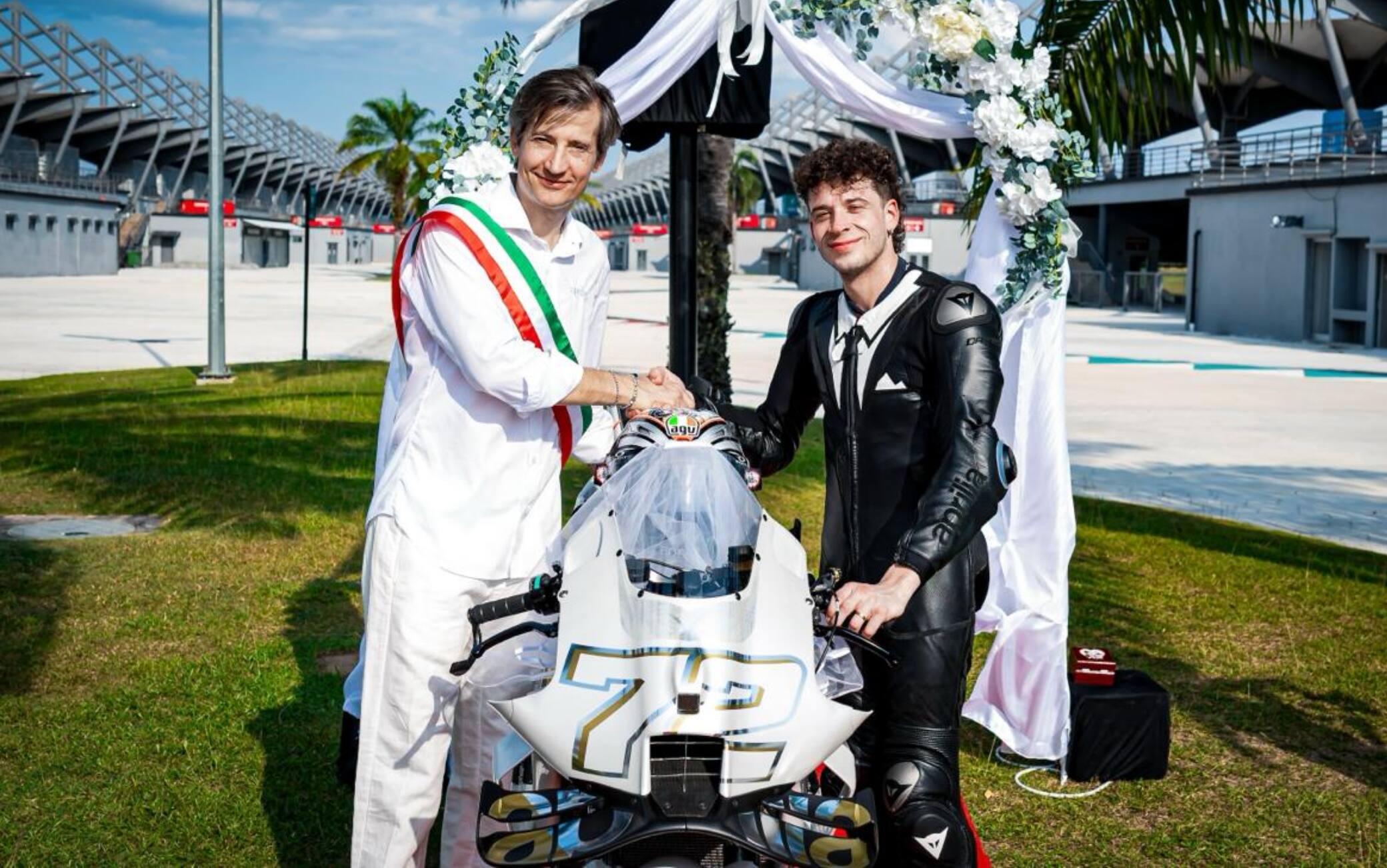 MotoGP, mercato piloti in vista del Mondiale 2027: Bezzecchi rinnova con Aprilia