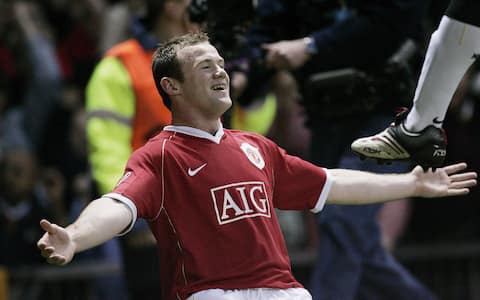 epa00980590 Manchester United's Wayne Rooney celebrates his goal to put Manchester United 3-0 up against AS Roma during their Champions League Quarter Final Second Leg soccer match at Old Trafford, Manchester, north west England, Tuesday 10 April 2007.   ANSA / EPA/MAGI HAROUN UK  &  IRELAND OUT / PAL