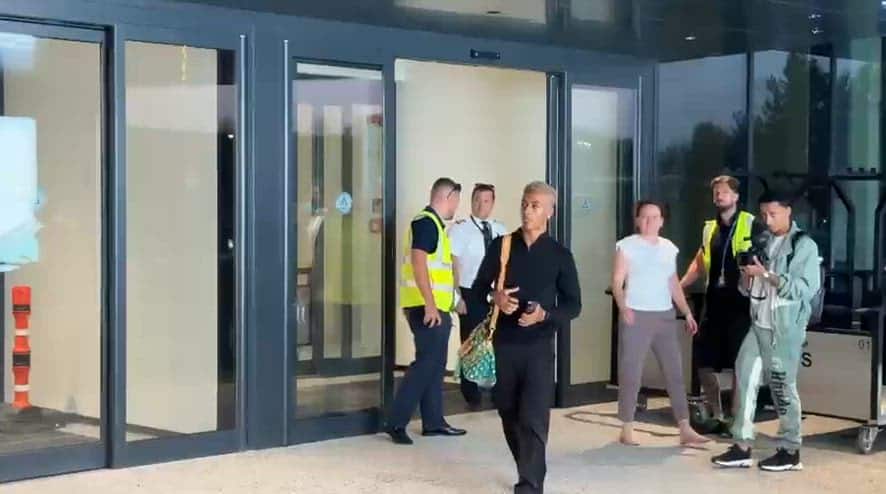 Milan, il video dell'arrivo di Hutchinson a Linate