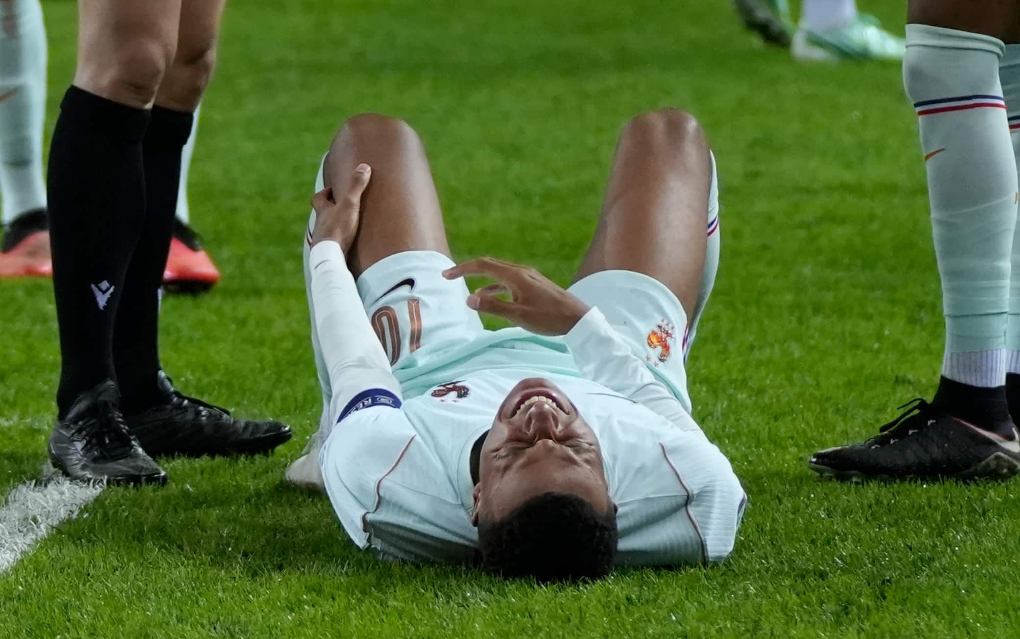 Mbappé, infortunio al ginocchio: out almeno 10 giorni. Le news verso Roma-Real Madrid