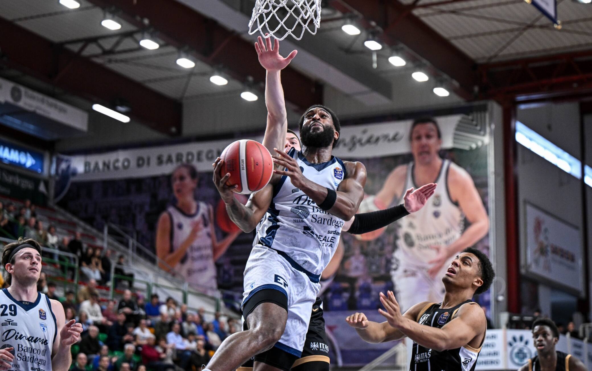Serie A Basket, Trento-Sassari alle 19.30 su Sky Sport Basket: risultato LIVE