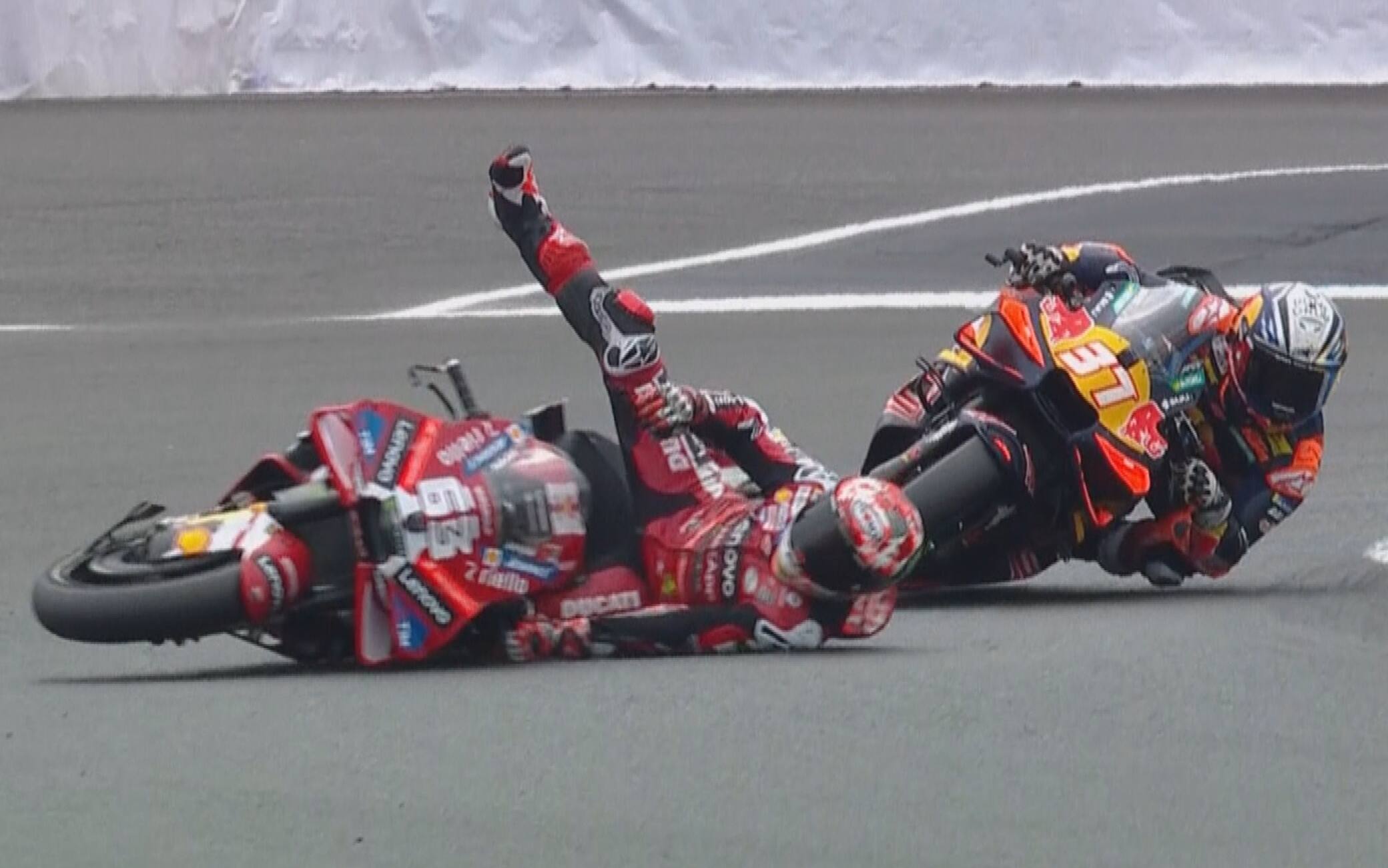Bagnaia, oggi caduta e ritiro nel GP Francia a Le Mans. FOTO-VIDEO