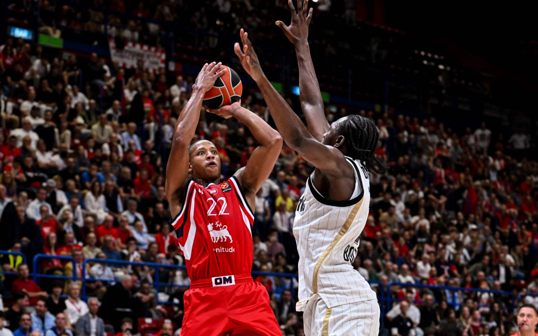 Eurolega, il buzzer beater di Devon Hall decide il derby tra Milano e Bologna. VIDEO