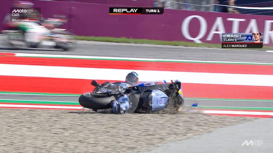 GP Austria, Alex Marquez cade in curva 1 durante il Q2