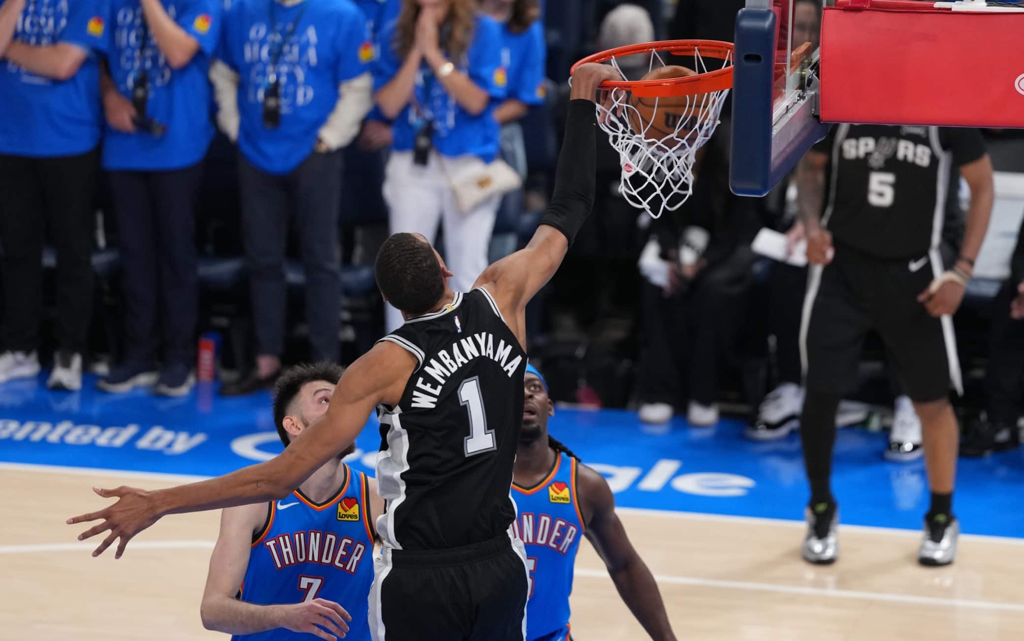 Playoff NBA, i risultati della notte: San Antonio passa a OKC dopo due supplementari