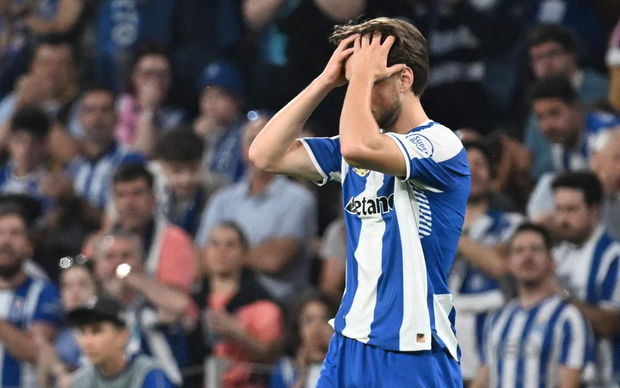 Porto-Nottingham Forest da dimenticare per Martim: autogol clamoroso e infortunio. VIDEO