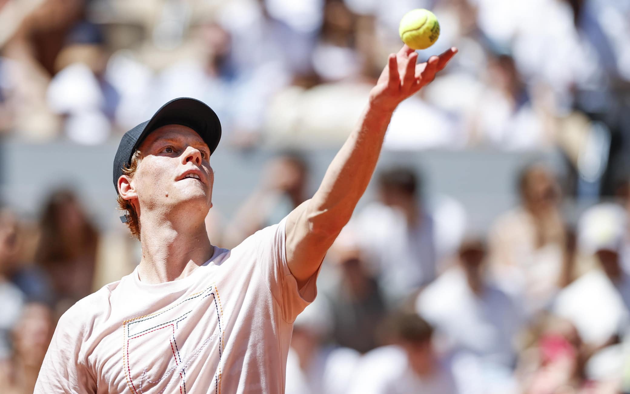 Sinner debutta martedì sera al Roland Garros: oggi allenamento con Garin