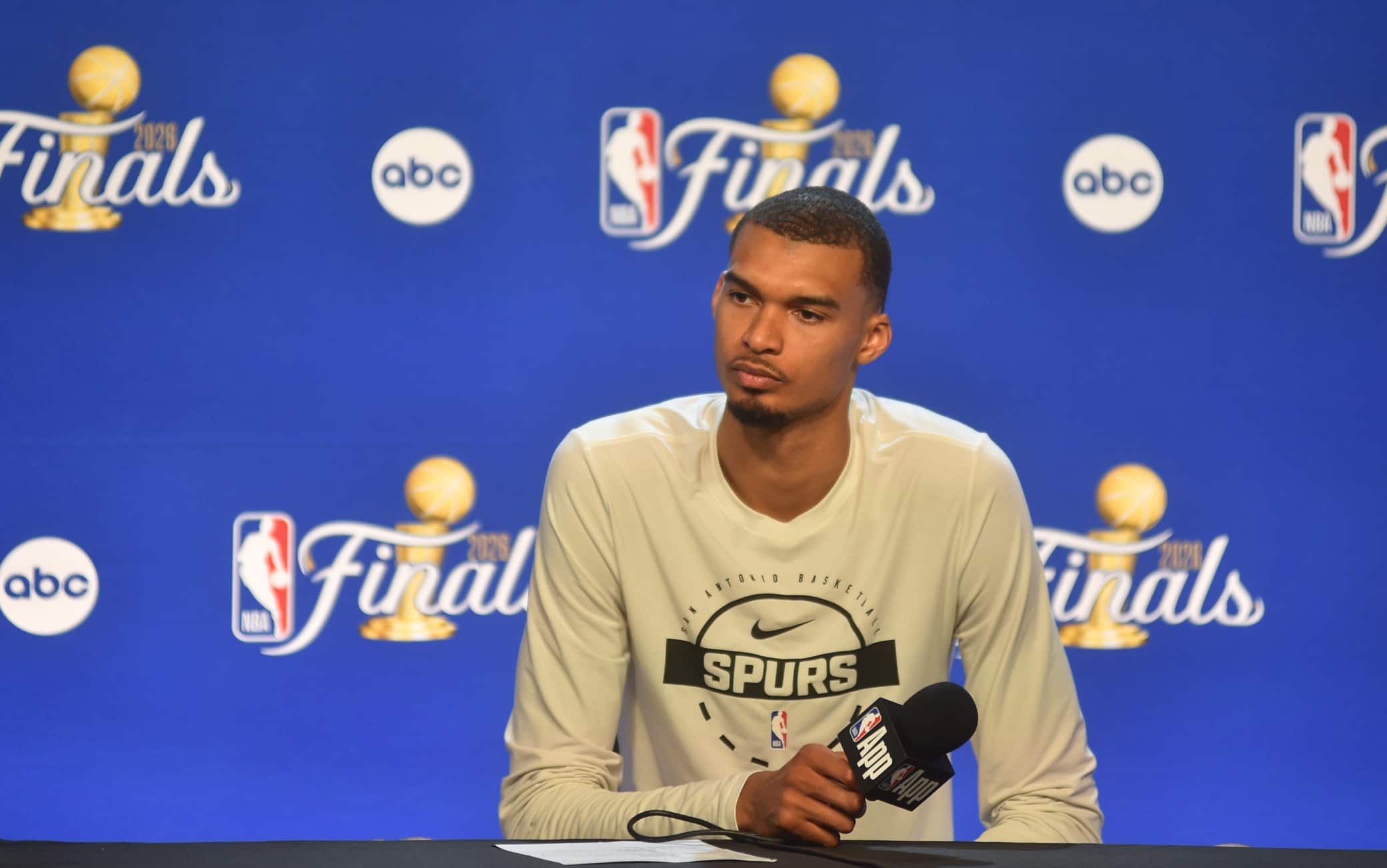NBA, Wemby non si tira indietro: "Ho gettato io al vento gara-2, ora guardo avanti"