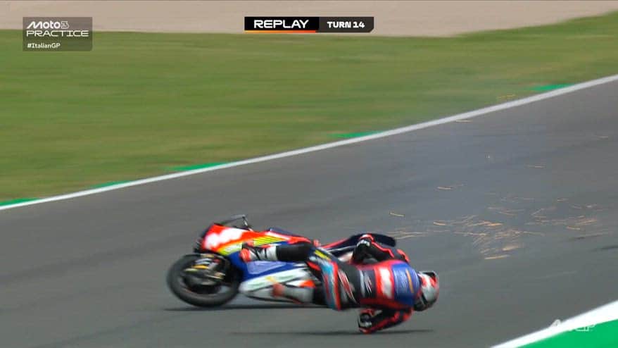 In Moto3 la caduta del giorno al Mugello: che botta!