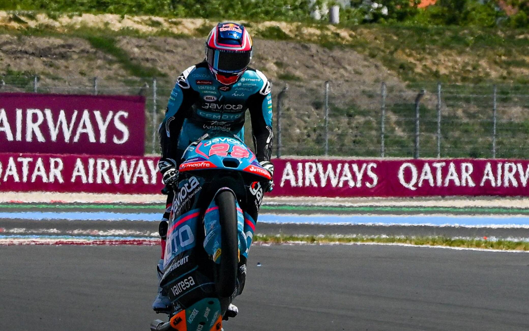 Moto3, in Ungheria quinta vittoria per Quiles. Paura nel finale per Munoz. HIGHLIGHTS
