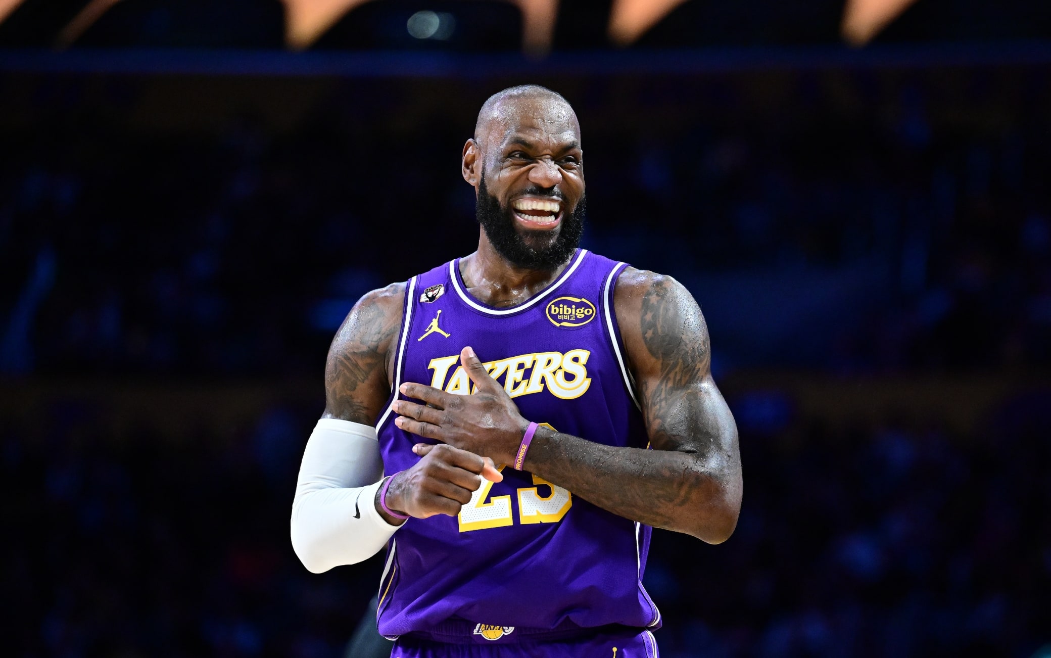 NBA, eterno LeBron: diventa a il più vecchio di sempre ad andare in tripla doppia 
