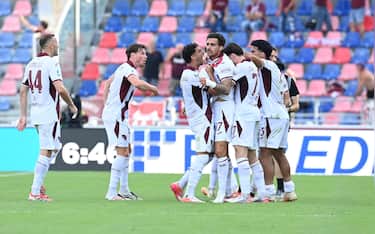 https://sport.sky.it/assets/images/886acd4a020ab3f9fc2bf2d5c8b2c9915db81272/skysport/it/calcio/serie-a/partite/2026/giornata-5/bologna-torino/highlights/content/ansa_torino_gol.jpg?im=FitAndFill=(375,234) Il Torino riprende il Bologna: 1-1 al Dall’Ara Serie A