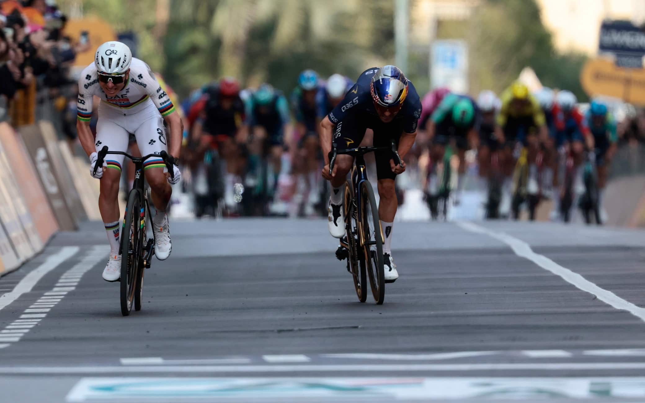 UAE: "Pogacar ha vinto la Milano-Sanremo con il telaio danneggiato"