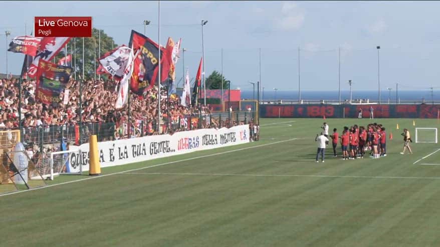 Genoa, allenamento a porte aperte: lungo apllauso dei tifosi