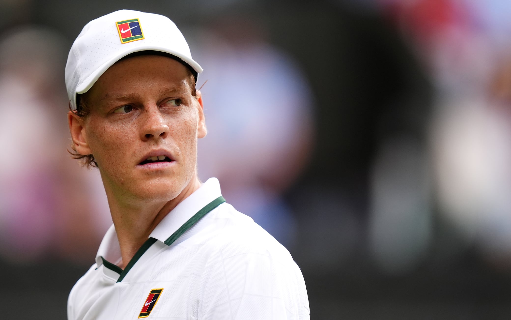 Sinner a Wimbledon deve sciogliersi, poi salirà di livello