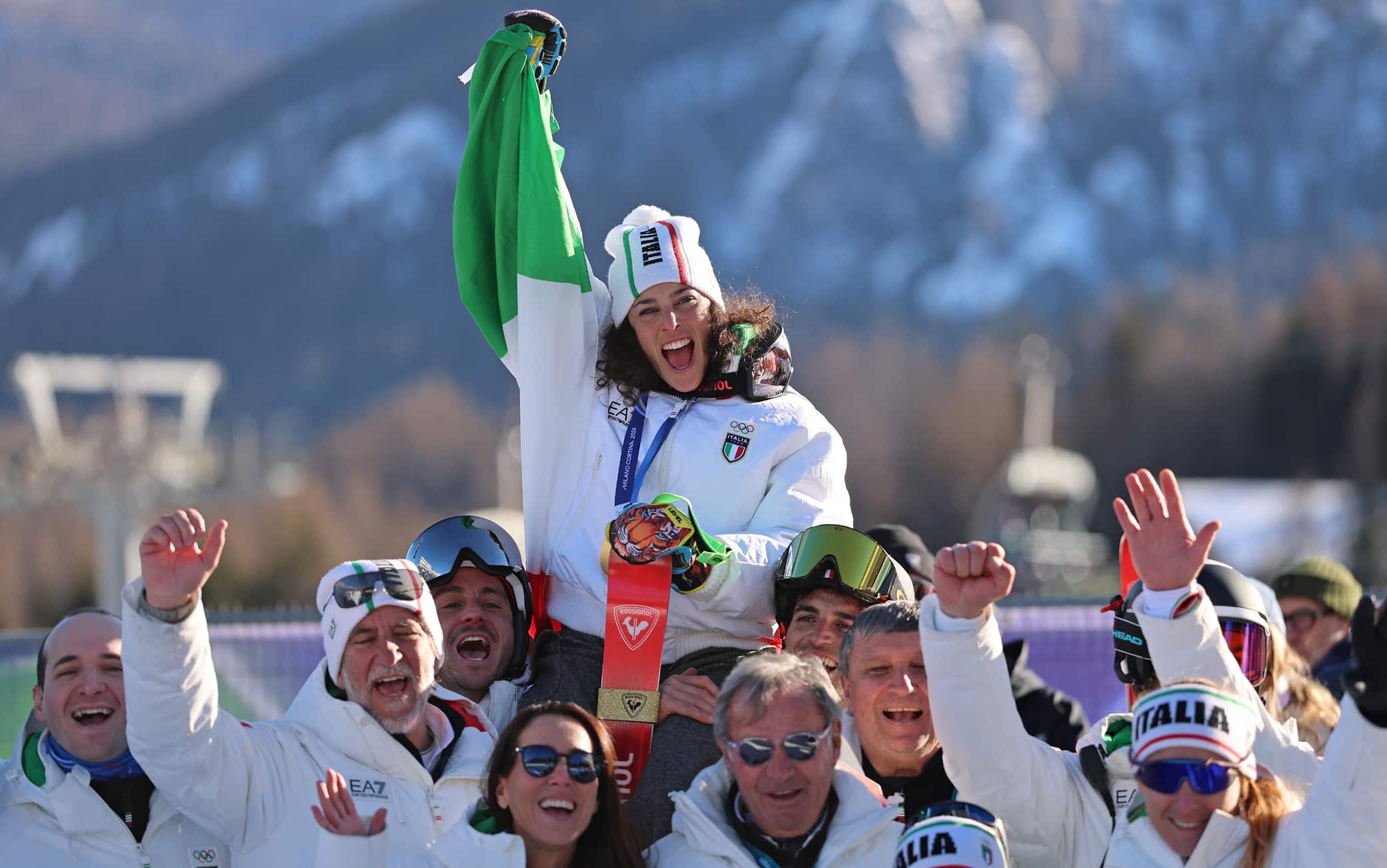 Brignone dopo l'oro in gigante: "Senza parole. Il segreto? Ero senza pressione". VIDEO