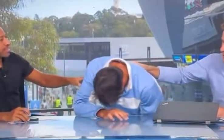 Australian Open, Darderi colpito dai crampi in diretta televisiva. VIDEO