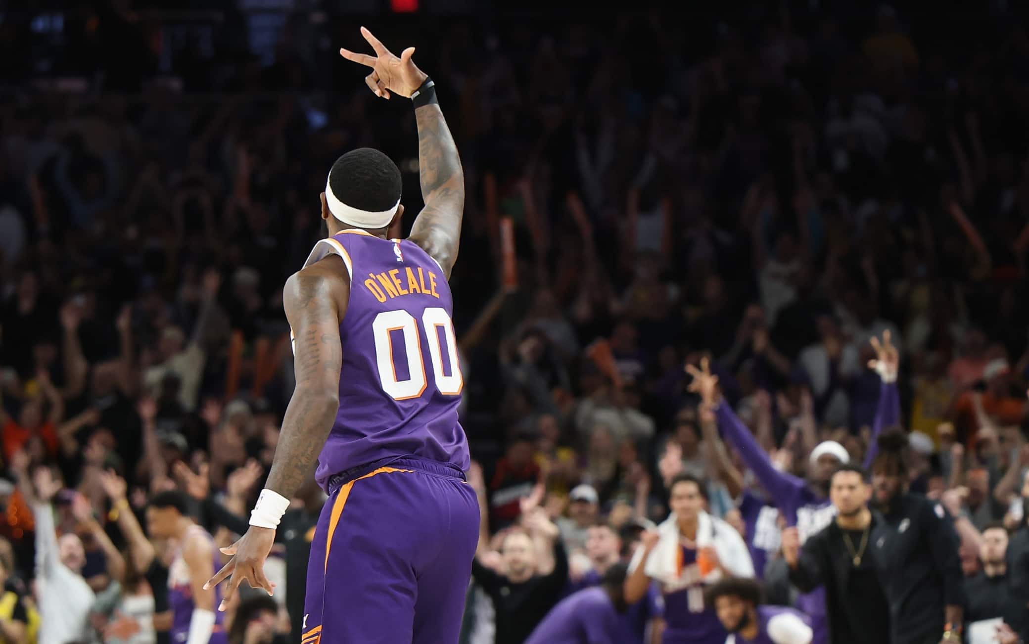 NBA, i Lakers rimontano da -12 ma la tripla di Royce O'Neale fa volare Phoenix