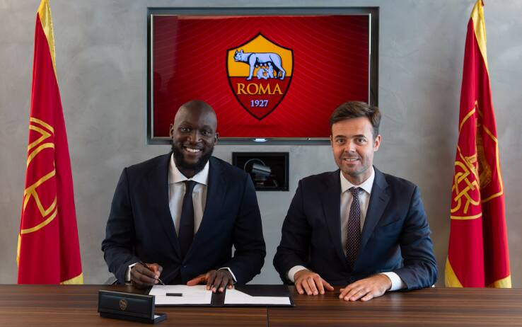 Lukaku firma il contratto con la Roma