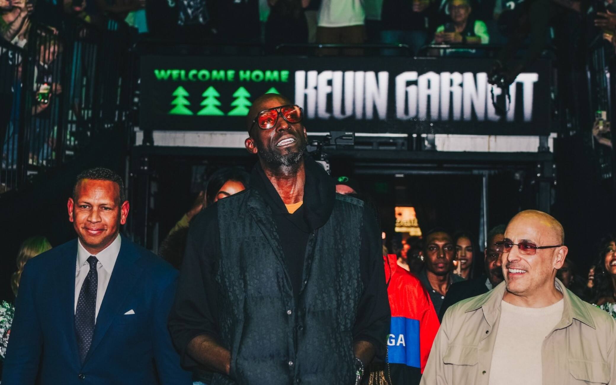 NBA, Kevin Garnett torna a Minneapolis: il Target Center gli riserva un'ovazione 
