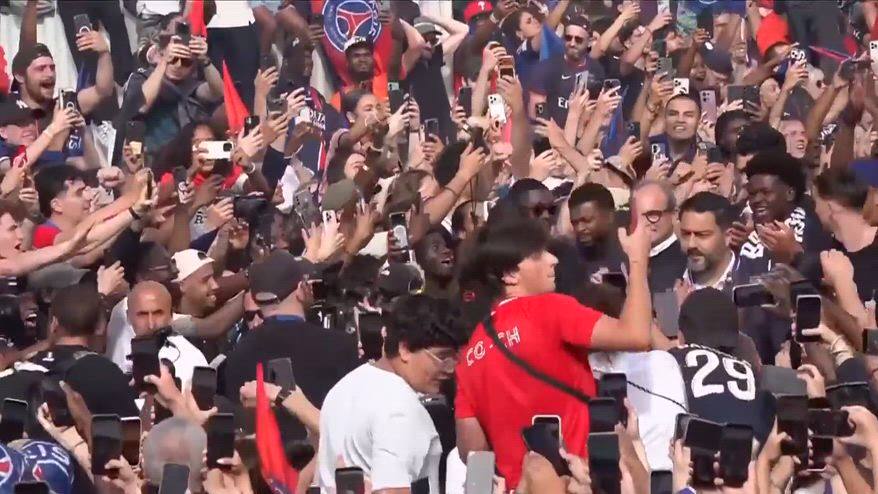 Dalla Torre Eiffell all'Eliseo: la festa Champions del Psg