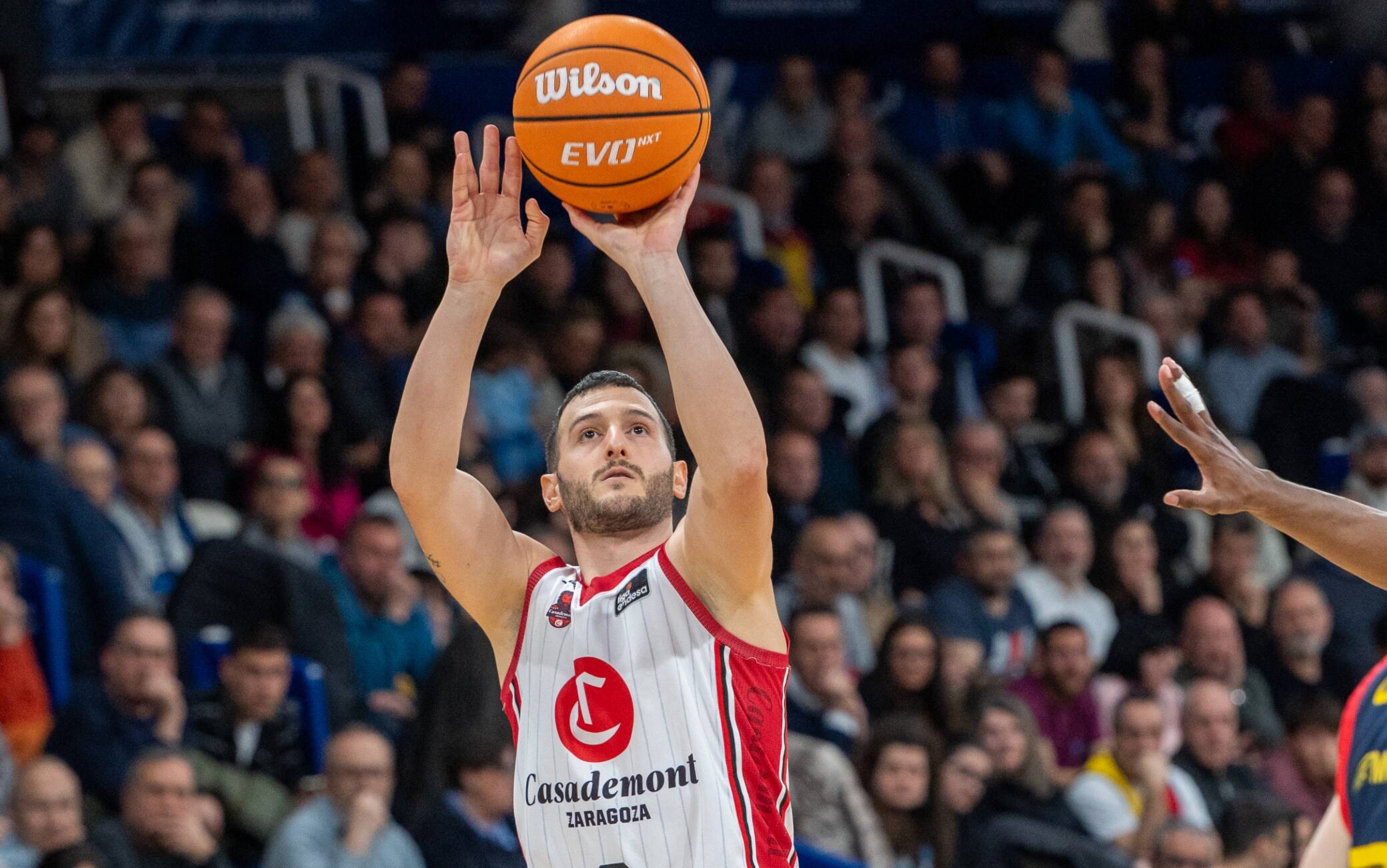 Liga ACB, Marco Spissu salva Saragozza con una tripla sulla sirena. VIDEO