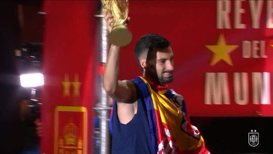 Alex Baena, compleanno da sogno: festeggia anni e Mondiale