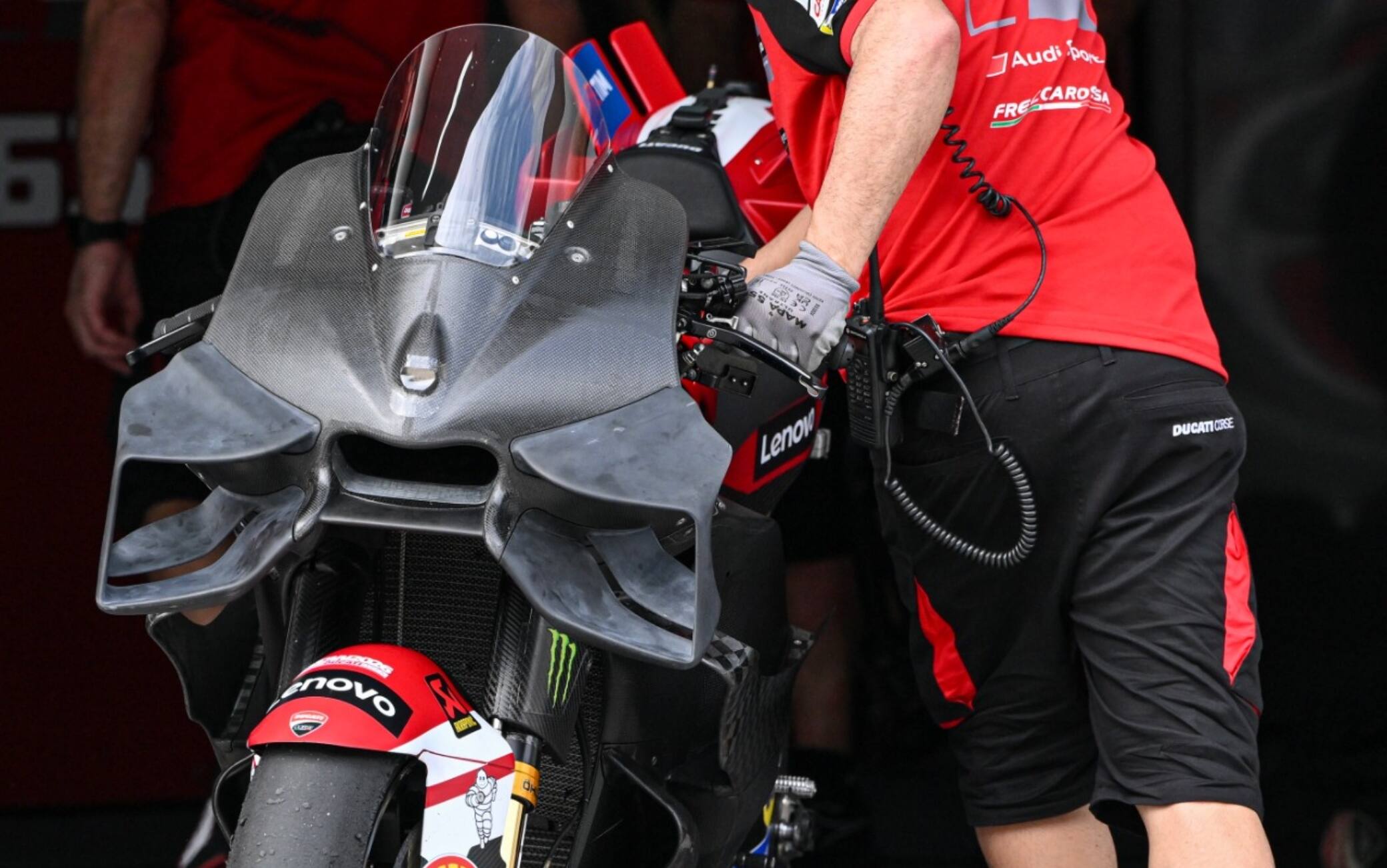MotoGP, oggi i test di Sepang: le novità e le FOTO dalla Malesia