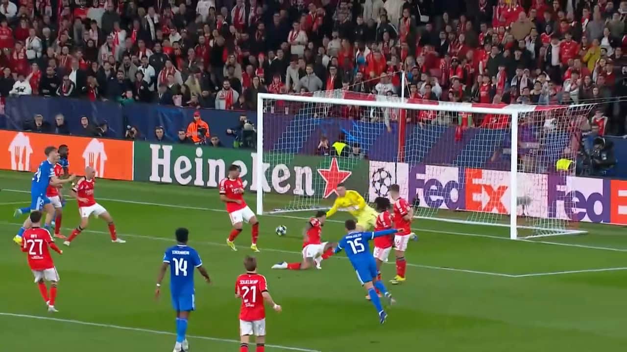 Benfica-Real Madrid, Trubin si supera su Arda Guler: il video della parata