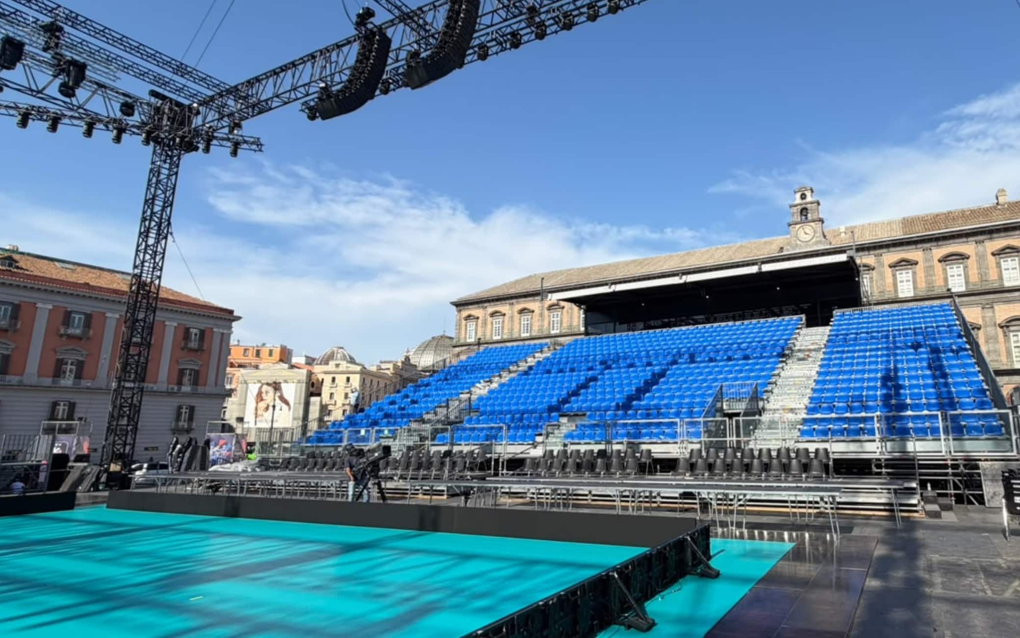 tribuna piazza del plebiscito