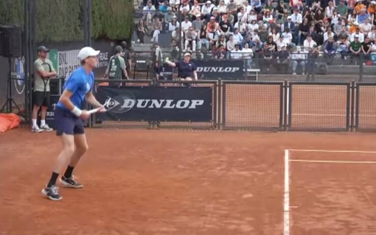 Sinner, il warm-up aspettando la finale di Roma contro Ruud. VIDEO