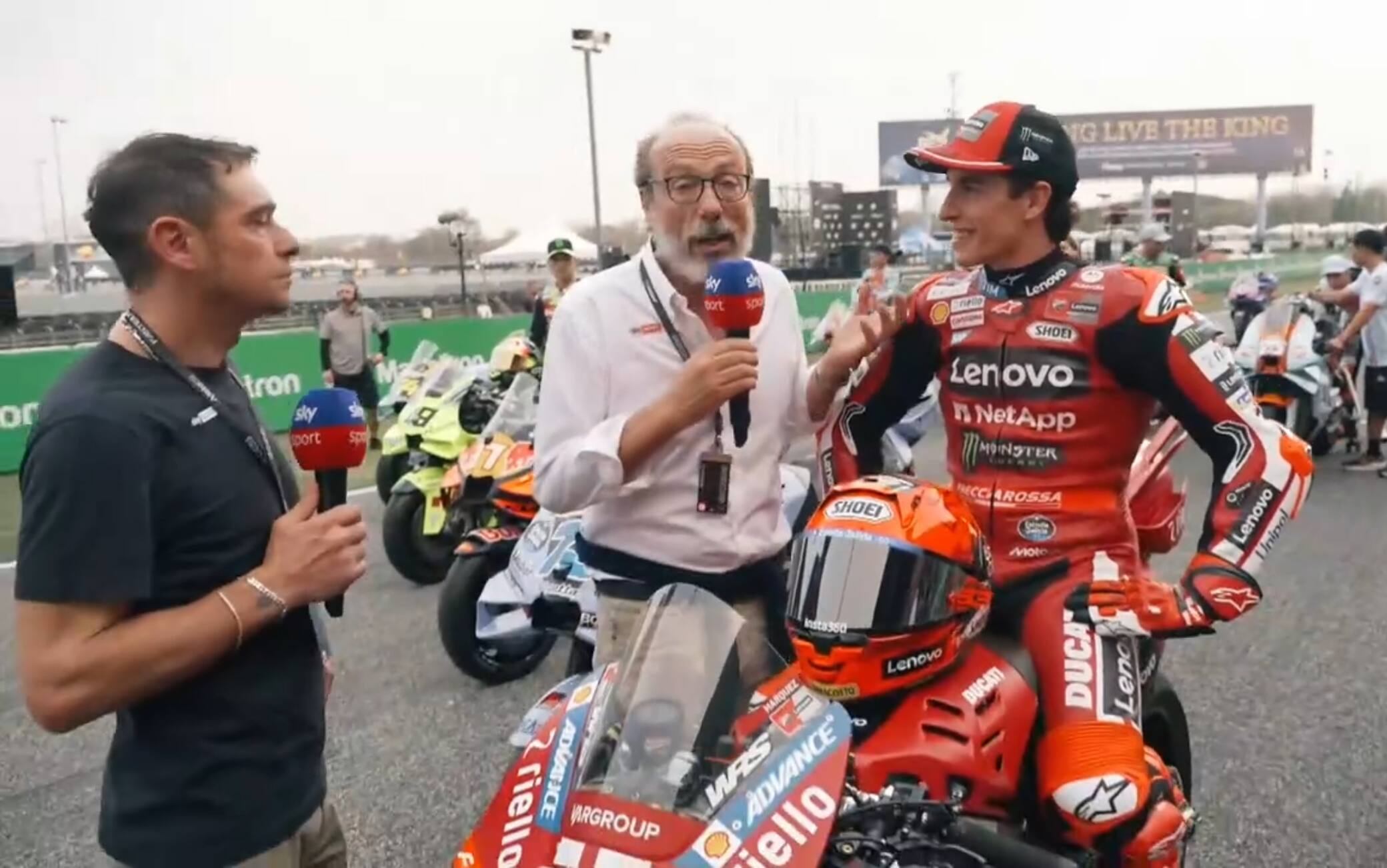 MotoGP, viaggio in griglia con Guido Meda e Mauro Sanchini alla scoperta delle moto 2026