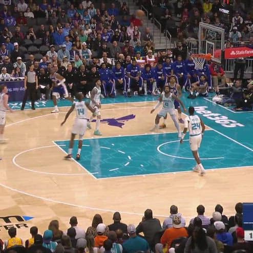 NBA, Embiid, Maxey e George trascinano i Sixers a Charlotte