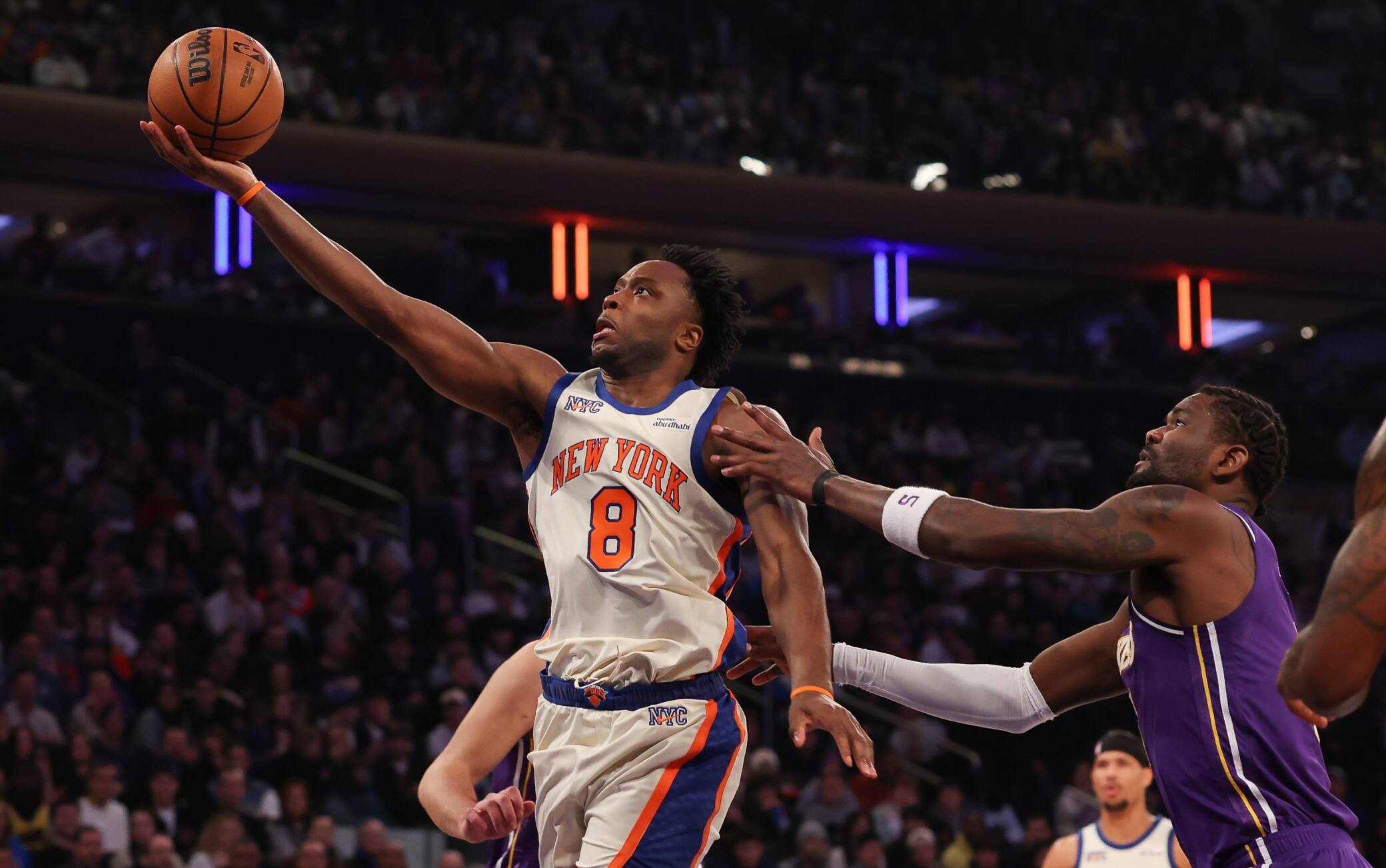 NBA, i risultati della notte: New York travolge i Lakers, i Thunder passano a Denver 