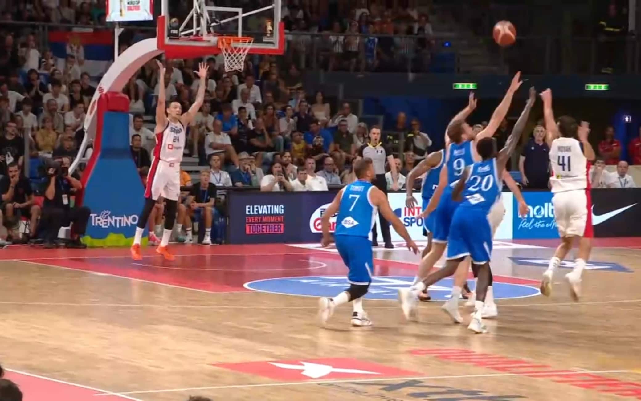 Novak: tripla impossibile alla Curry sulla sirena del 1° quarto contro l’Italia. VIDEO