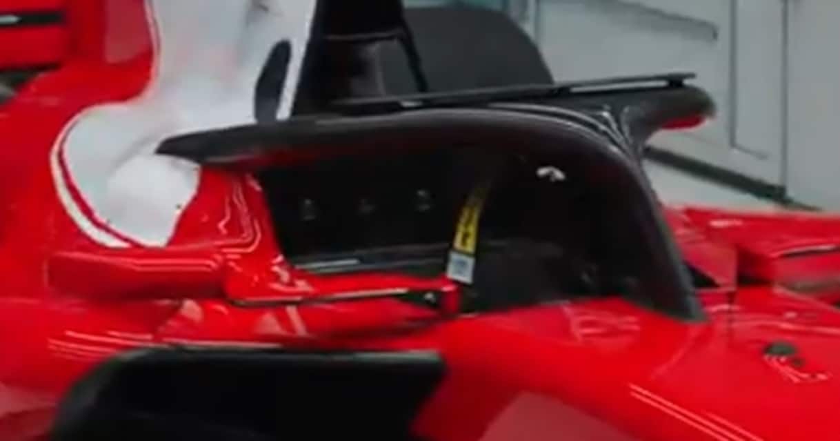 https://sport.sky.it/assets/images/9092377af67ce28d76002dd78847677fcf48c0fc/skysport/it/motori/formula-1/video/2026/02/08/ferrari-f1-senza-adesivi-1072977/social_f1_twitter_ferrari_2026_senza_adesivi.jpg?im=Resize,width=1218