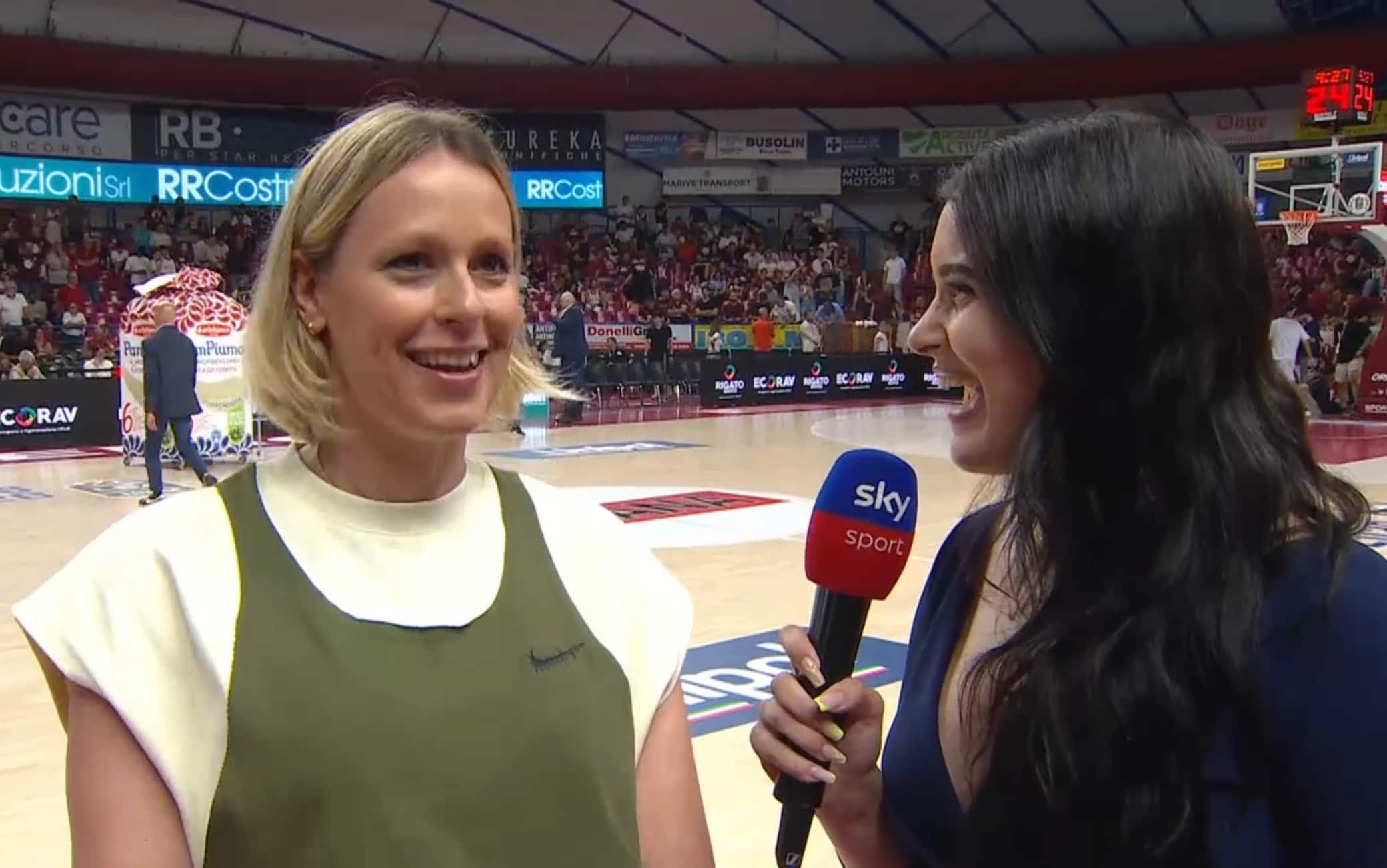 Ospite speciale a Venezia: Federica Pellegrini a gara-3 per le Finali Scudetto. VIDEO